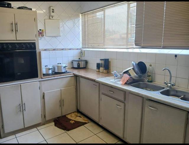 2 BEDROOM APARTMENT FOR SALE IN SASOLBURG EXT 2
